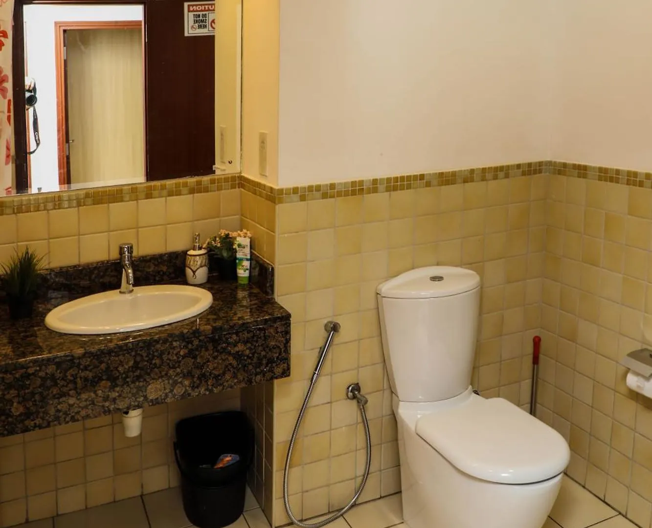 Bed & Breakfast Place Of Peace Hostel Dubai
